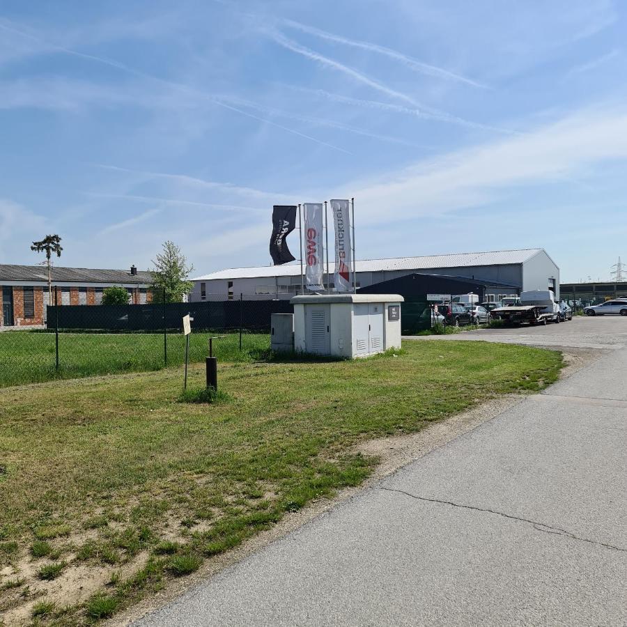 Hôtel Louise'S Camper à Neusiedl an der Zaya Extérieur photo